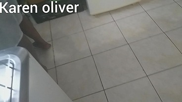 Corno lava a louça enquanto sua mulher chupa o negao debaixo dos seus olhos * jefao