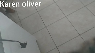 Corno lava a louça enquanto sua mulher chupa o negao debaixo dos seus olhos * jefao