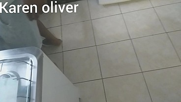 Corno lava a louça enquanto sua mulher chupa o negao debaixo dos seus olhos * jefao
