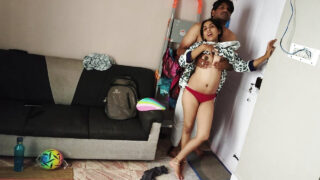 สาวอินเดียอายุ 18 ปีมือสมัครเล่นโดนเย็ดตูด