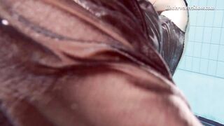 Underwater Babe Liza Rachinska Swims Naked