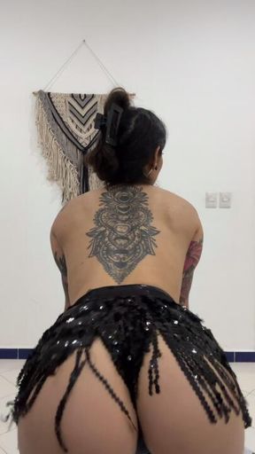 Ass shaking, earth quaking, your favorite goddess 🥵