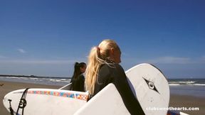 Sexy surfer chicks