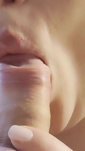 Close up: I Cum in My Stepsister's Mouth While She Gives Me the Best Blowjob!