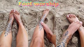 Foot fetish (sinking my feet in sand)