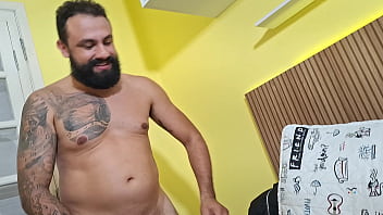 Reborn vs real! Depois da boneca, ele preferiu o cuzinho apertado da vagabunda de verdade