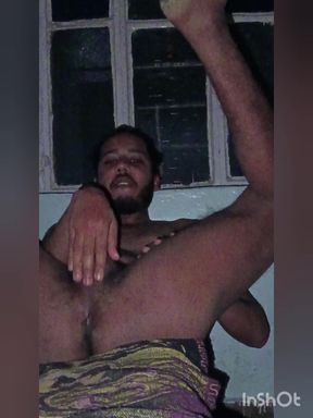 Aadhi Raat ko Utha Mood bana to Muth Mari Nanga hoke.