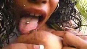 Skanky ebony babe babe from my neighborhood showed me her pussy