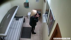 Slow Pussy Masturbation in Public Solarium
