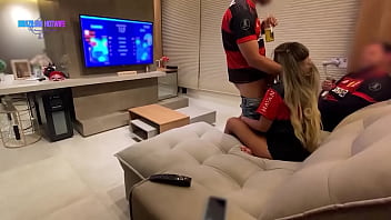NO MEIO DO JOGO O AMIGO DO CORNO J&Aacute_ ESTAVA DE PAU DURO DOIDO PARA ME FUDER...
