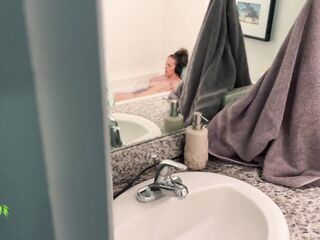 Cheating wife pays plumber with VAGINA and CUM FACIAL