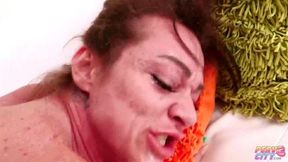 Bodybuilder Brunette MILF Simone Steele Fucking A BBC