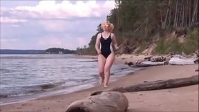 Charging at sea with a blonde babe in beachwear
