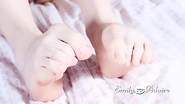 Do you want to cum on my feet? Watch me take off my gym shoes and white socks... Emily Adaire TS