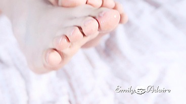Do you want to cum on my feet? Watch me take off my gym shoes and white socks... Emily Adaire TS