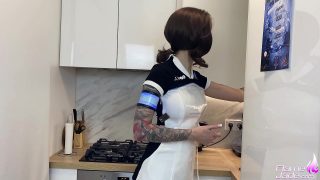 La cosplayer di Android Kara soddisfa i bisogni del suo proprietario