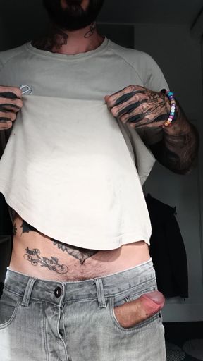 Daddy got sumthing in his pocket for you