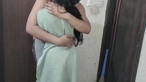 Bhabhi ko saman dene ke bahane pel diya