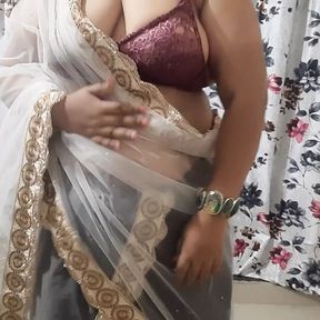 HOT AND NAUGHTY INDIAN BHABHI READY FOR A PARTY