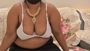 Indian bhabhi in saree