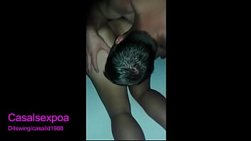 Casalsexpoa-Chupando a mulher na frente do corno