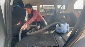 Let’s vacuum this small feet m0