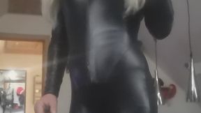 Luzurius smoking in catsuit