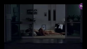 Casal fudendo de janela aberta depois do R&eacute_veillon com a vizinha vendo