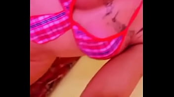 Mel  mostrando seu  corpinho