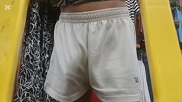 Exhibicionismo masturbandome en una tienda