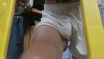 Exhibicionismo masturbandome en una tienda