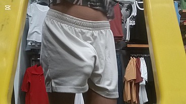 Exhibicionismo masturbandome en una tienda