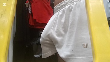 Exhibicionismo masturbandome en una tienda