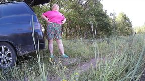 Stepmom rides her clit in the open air