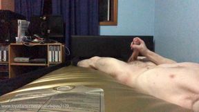 Huge cum load while wanking on gold waterbed again