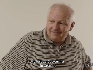 DADDY4K Schöne Nymphe Genießt Tabu-Sex Mit Dem Alten Vater Ihres Freundes