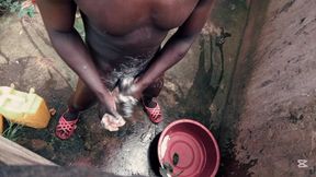 Black Guy Knows How to Handle His Big Cock