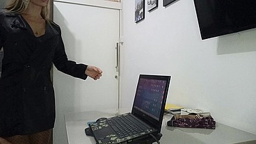Professora Melissa Close dando aula para Igor Monstro Carioca