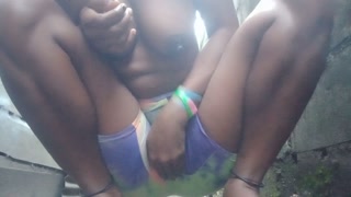 EBONY MILF MOM PEE OUTDOOR  FOR DADDY