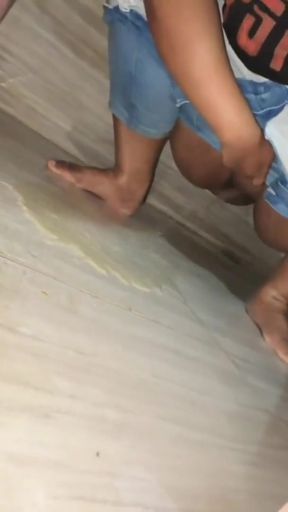 Village Girl Pissing Video!   Clip 1