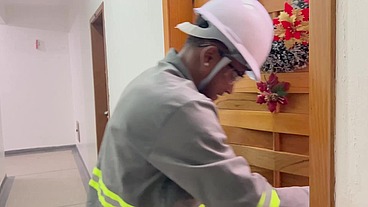 Montavani -A fantasia sexual de Tiffany sem limites com muita liberdade acaba com seu tédio, fazendo sexo com pedreiro do seu prédio para conter o barulho