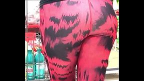 Madura de buen culo en Licras rojas