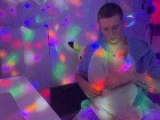 Выебал свою попку и рот игрушкой на вечеринке