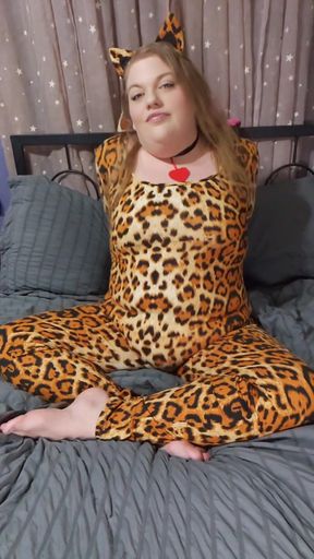 Must-see moment from &quot;Chubby milf kitty teases and rubs pussy in catsuit&quot;