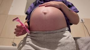 my pregnant stepsister shows how she shaves her pussy hair while pregnant, it s quite difficult to shave like this, but she does it.