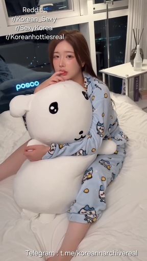 Beautiful Korean woman showcases her stunning body