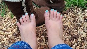 Hot Southern Wiggling Toes (loop)-MOV