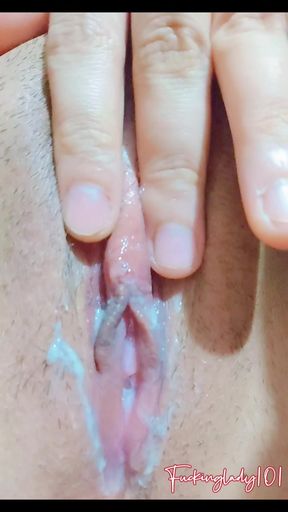 Horny Pinay Babe Fingering her Virgin Pussy