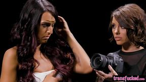 Photographer squirts when her shemale model fucks her