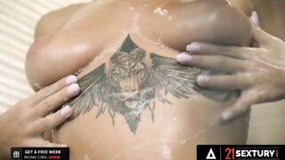 21 SEXTURY - Liya Silver Scrubbed Down Her Coochie So